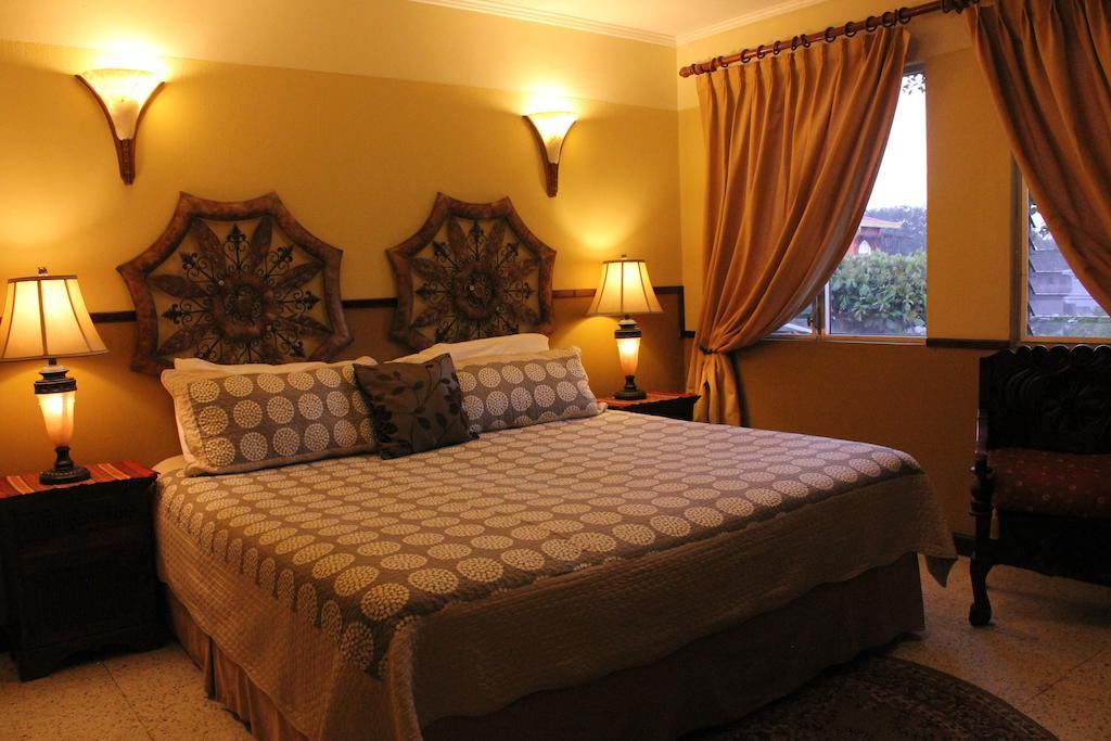 Hostal Villa Toscana Guatemala Oda fotoğraf